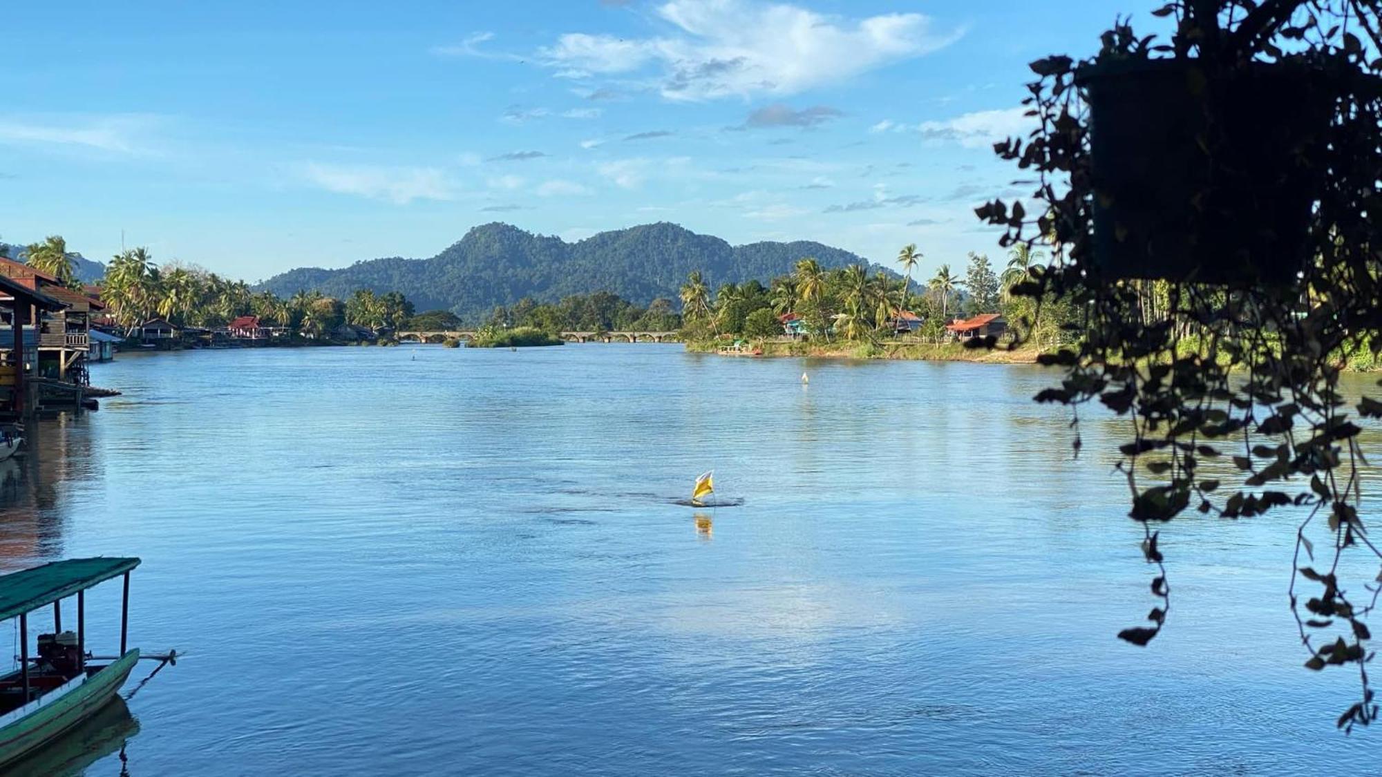 Souksanh River Bungalow Muang Không Eksteriør billede